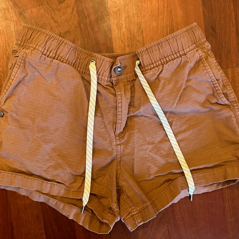 Vuori Womens rip stop short size S